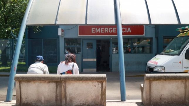 una mujer policia se resistio a un robo en un barrio de la plata y la balearon