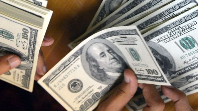 avanza el supercepo: los funcionarios de alto rango tampoco podran comprar dolares