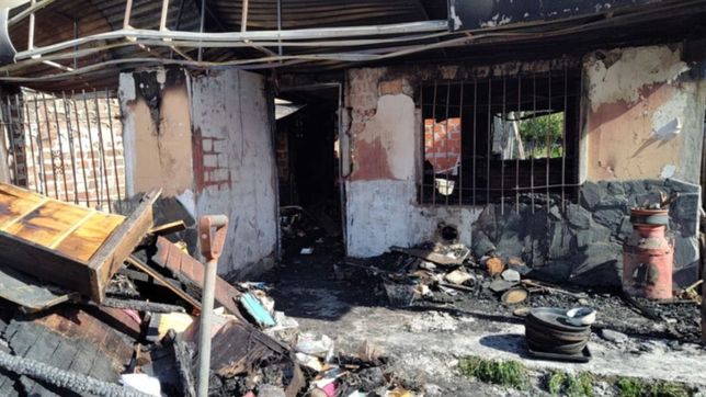 una familia lo perdio todo tras un voraz incendio y pide ayuda para recuperarse