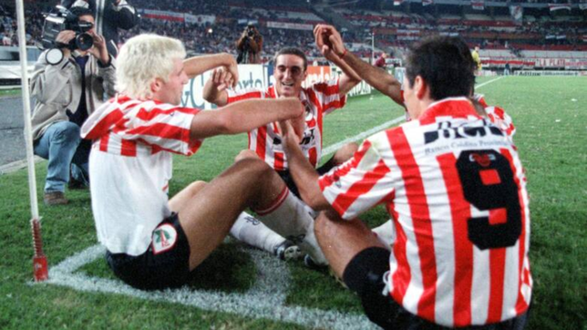 el historico relato de araujo de la inolvidable goleada del pincha a river en el estadio monumental