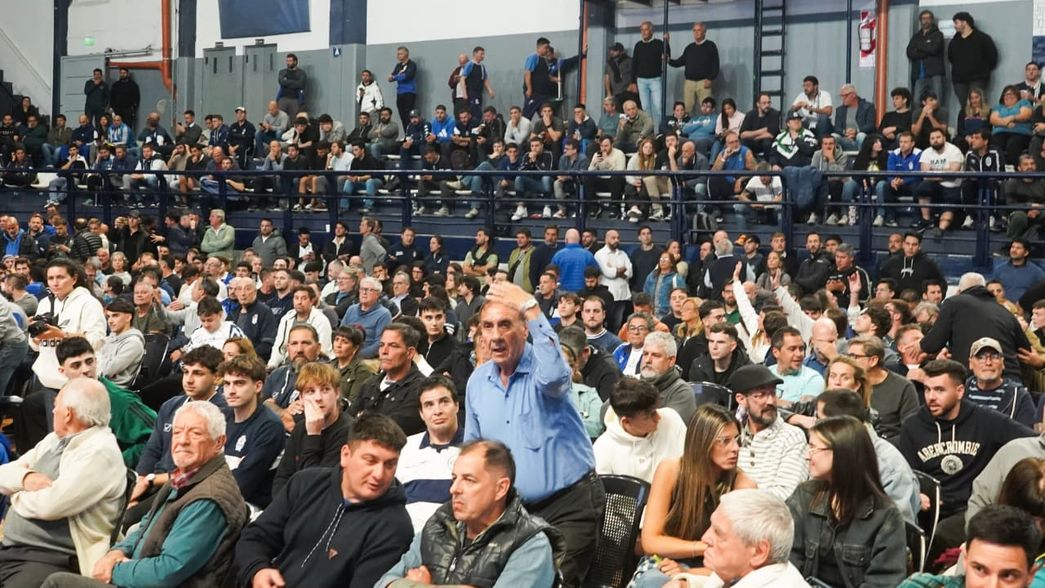 Todos los videos del escándalo en la Asamblea de Gimnasia