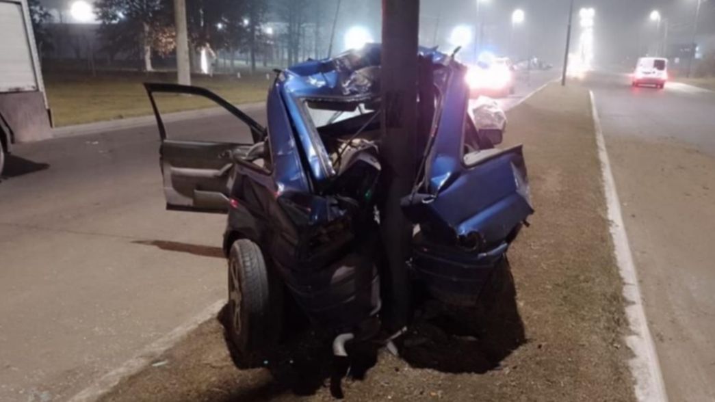 Murió el joven que se incrustó en una columna con su auto en La Plata