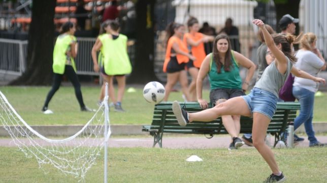 futbol, musica, debates y kicillof: las fotos del #8m en la plata