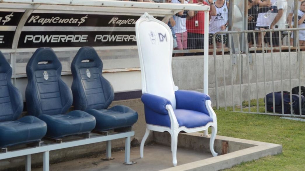 Gimnasia ya arrancó la subasta por el Trono de Maradona: ¿a cuánto se vende?