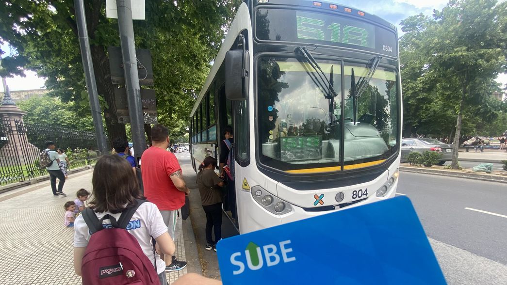 Tras el aumento de transporte, ¿cuánto cuesta viajar todos los días en La Plata?