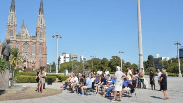 la ucr la plata homenajeo a raul alfonsin en el dia nacional del militante radical