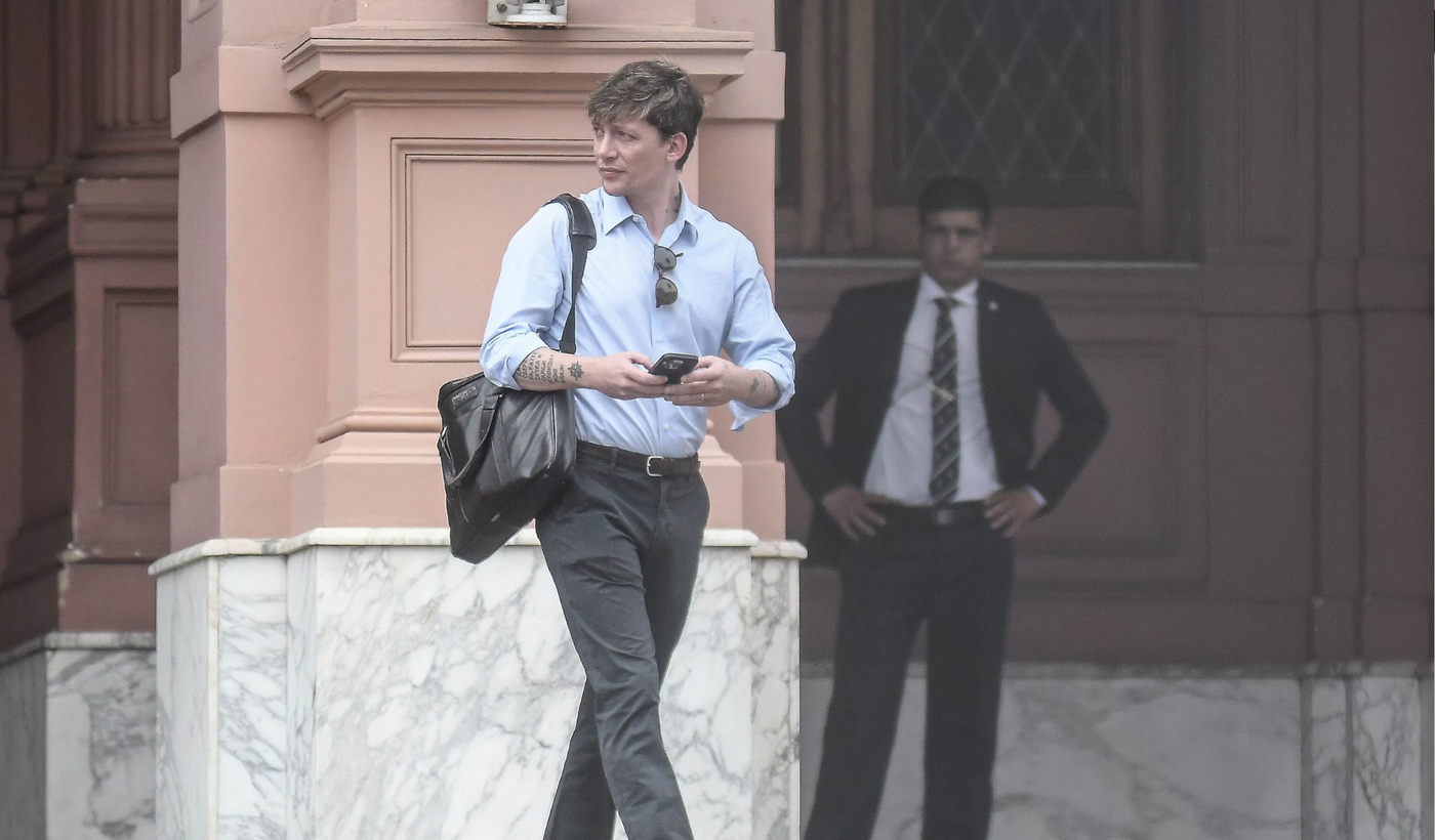 Santiago Caputo Casa Rosada.png