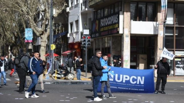 los municipales de upcn vuelven a parar en la plata: exigen la reapertura de paritarias