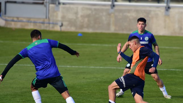 un jugador de gimnasia fue titular y debio salir por una molestia durante el amistoso en el bosque