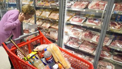 Analistas anticipan que la inflación mensual no bajará del 10% hasta fin de año