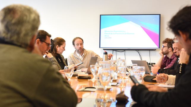 provincia se reunio con los gremios en la antesala de las paritarias