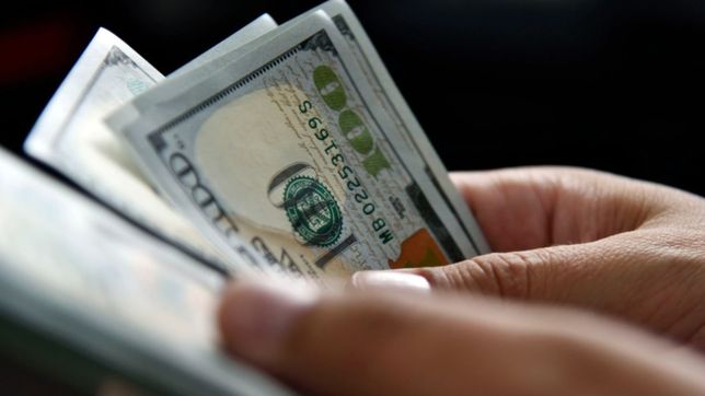 el dolar blue dio un salto de $22, batio un nuevo record y rozo la barrera de los $600