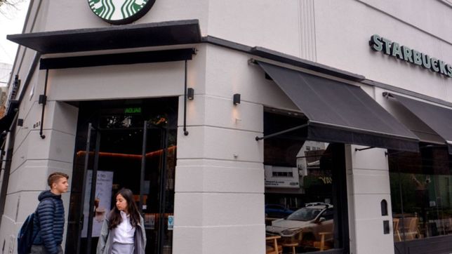 fenomeno starbucks: la cadena abrio su segundo local en la plata y asi es por dentro
