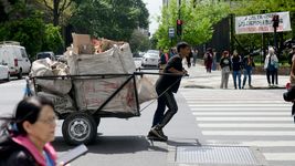 revelan que en argentina cae la preocupacion por la inflacion, pero sube por la pobreza revelan que en argentina cae la preocupacion por la inflacion, pero sube por la pobreza