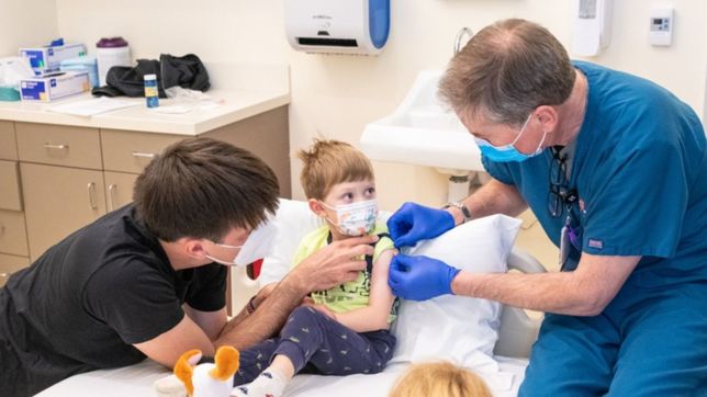 la provincia afirma que es ?inminente? la autorizacion de mas vacunas para uso pediatrico