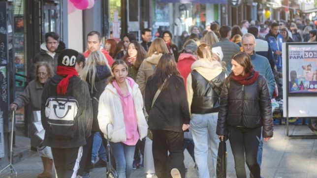 un sabado con los centros comerciales desbordados por las compras del dia del padre