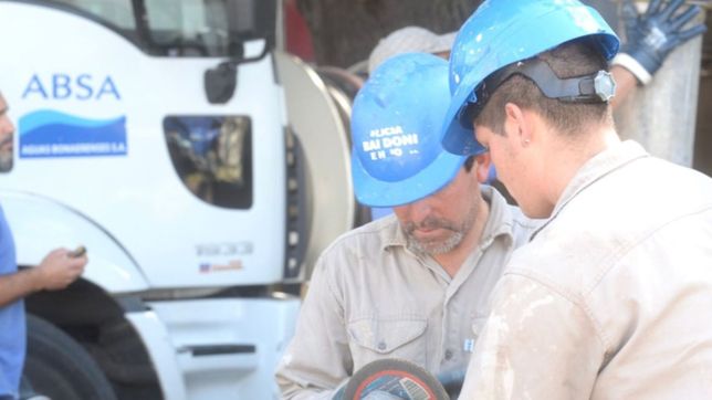 podria faltar agua en buena parte de la plata por obras en una usina de absa