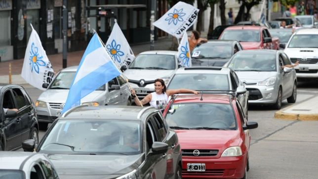 masiva caravana en la plata a 45 anos de la ultima dictadura militar