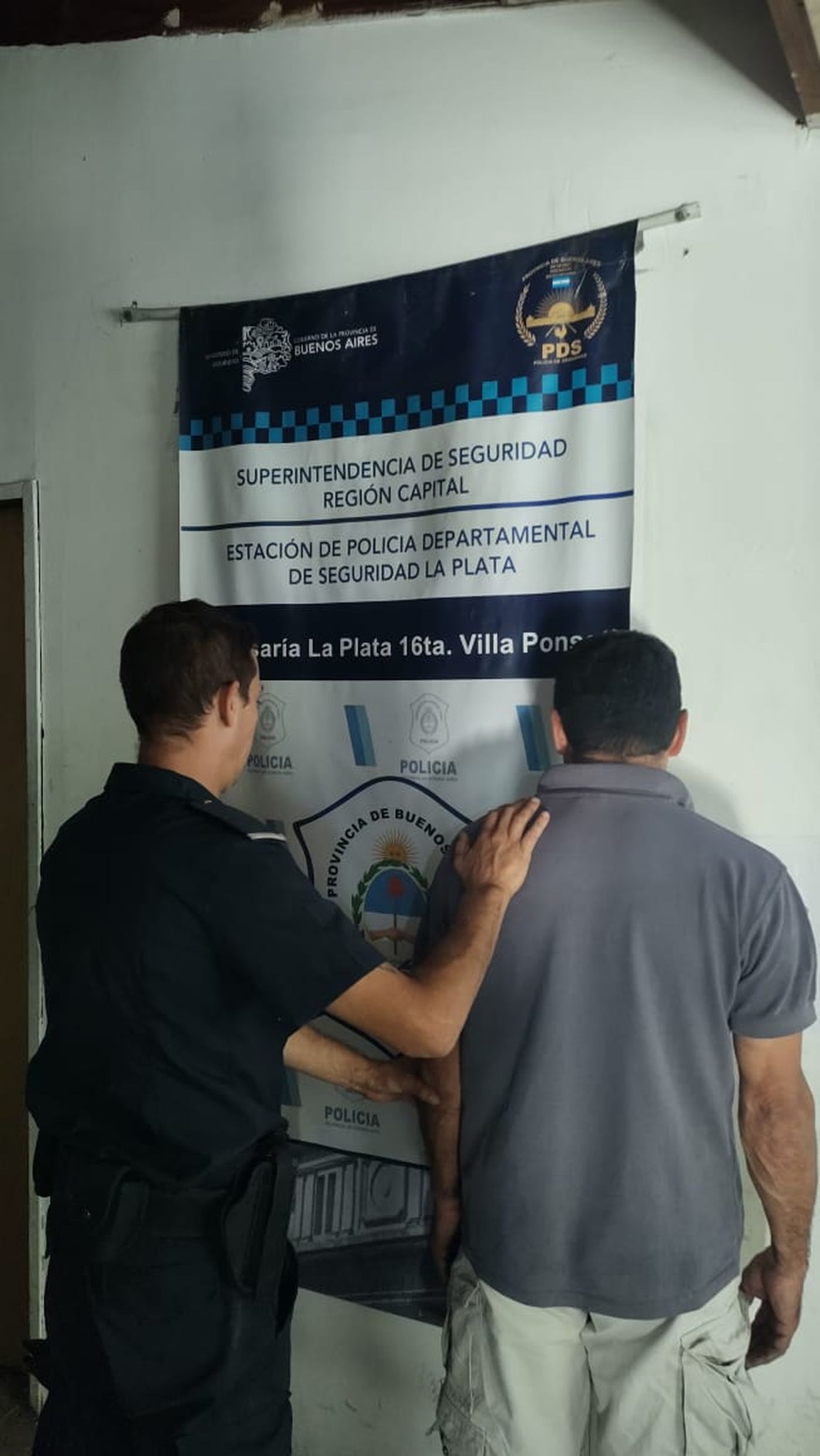 El dueño del vehículo quedó detenido en la comisaría Décimosexta de La Plata. El dueño del vehículo quedó detenido en la comisaría Décimosexta de La Plata.