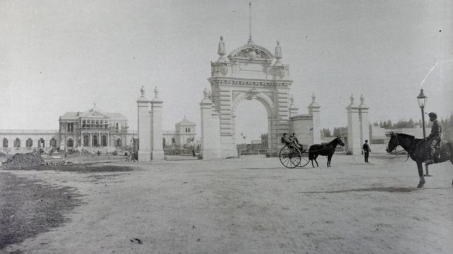 hace 141 anos las tierras que hoy ocupa la plata se compraron por $26.000.000