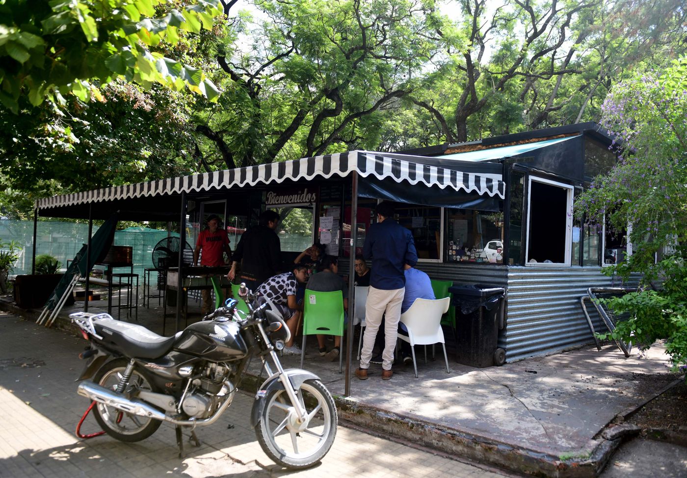 Puesto de comidas Plaza Rocha (9).JPG