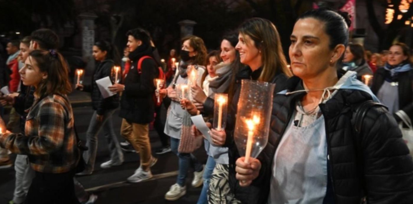 Marcha de docente en defensa de Lucas Puig