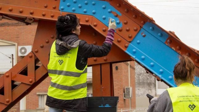 la comuna corta relacion con las cooperativas y municipaliza a los trabajadores