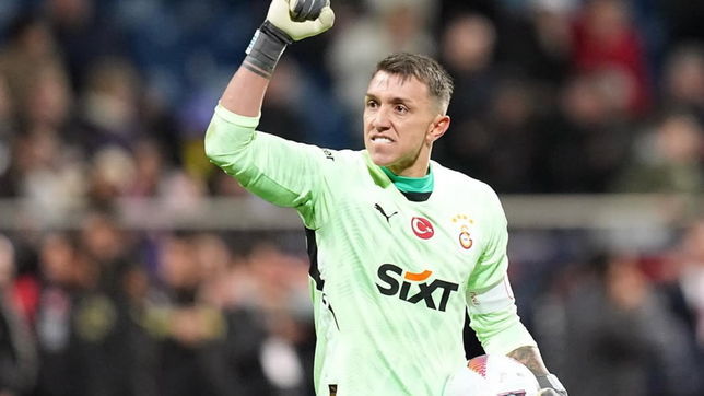 fernando muslera quedo a un paso de ser el nuevo arquero de estudiantes