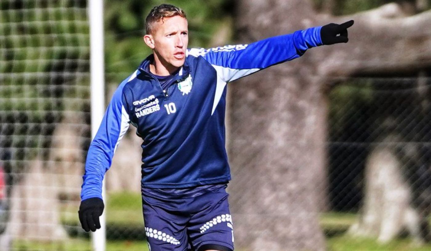 Pablo De Blasis buscará acordar hoy su continuidad en Gimnasia.
