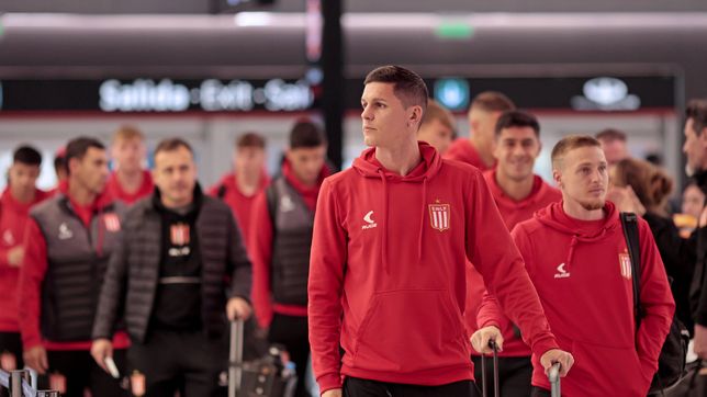 estudiantes arribo a asuncion y espera el partido frente a cerro porteno