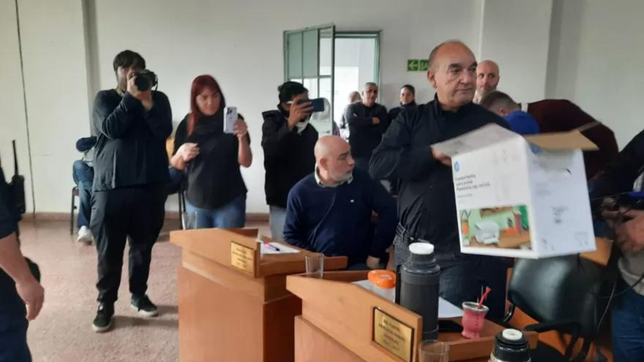 en plena sesion del concejo deliberante de besisso le robaron la computadora a un edil