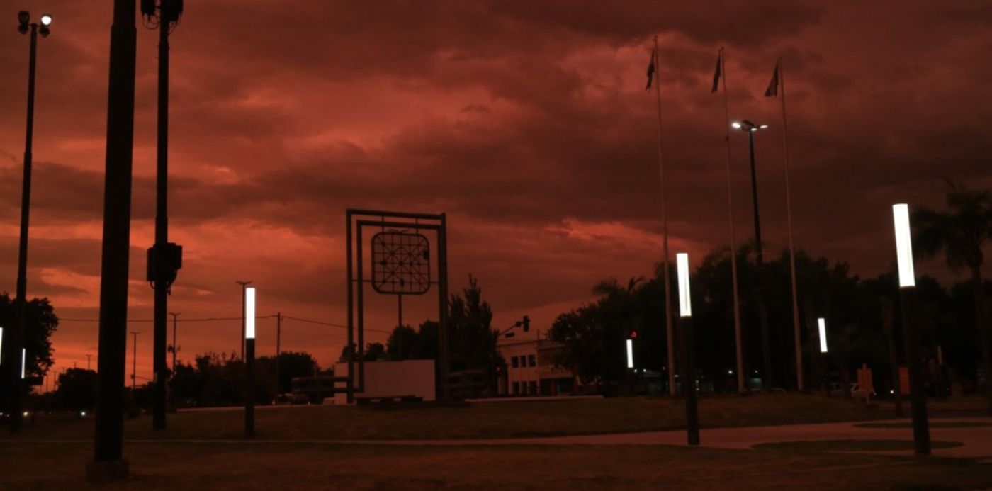 Cielo naranja en La Plata