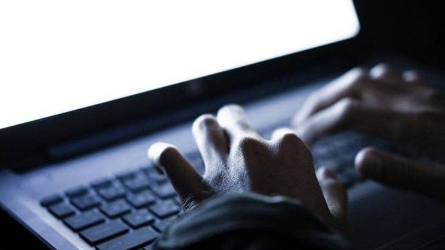 un joven de 22 anos cayo en la plata acusado de acosar menores a traves de internet