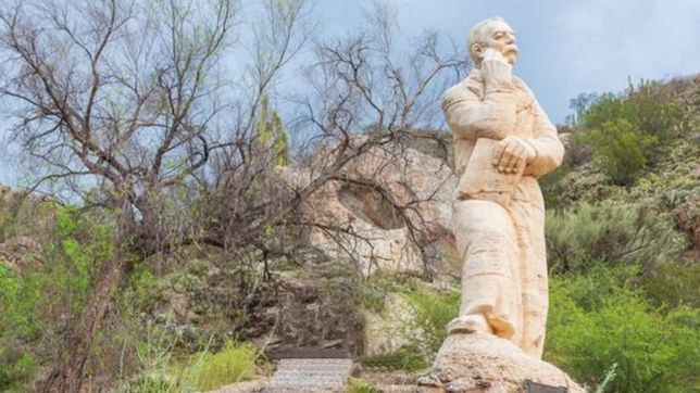 cumpliran con el ultimo deseo del fundador de la unlp y mudaran sus restos