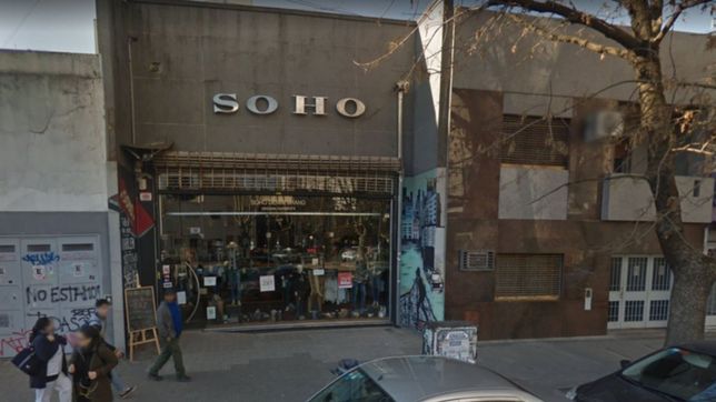 robo y fuga: asaltaron un centrico local de ropa y escaparon con un gran botin