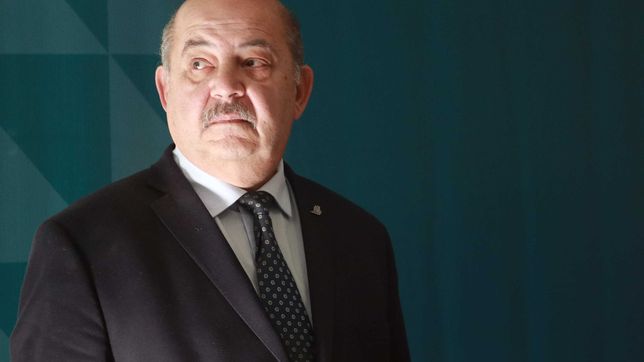 el perfil de tauber: va por su tercer mandato y lleva 30 anos como funcionario de la unlp