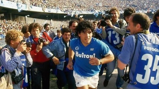 el estadio del napoli cambiara su nombre y se llamara diego armando maradona