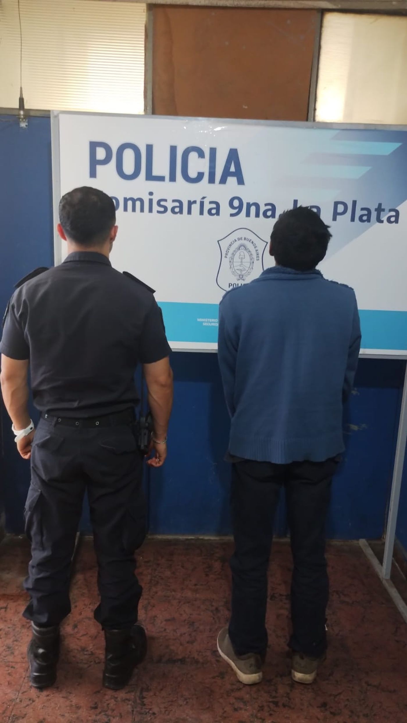 El detenido despu&eacute;s de declarar, acusado por falso testimonio