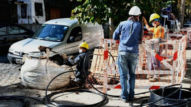 alertan sobre falsos operarios de absa en la plata que entran a robar a las casas