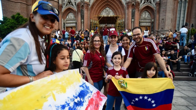 llega la fiesta tricolor a plaza moreno con las colectividades venezolana, colombiana y ecuatoriana