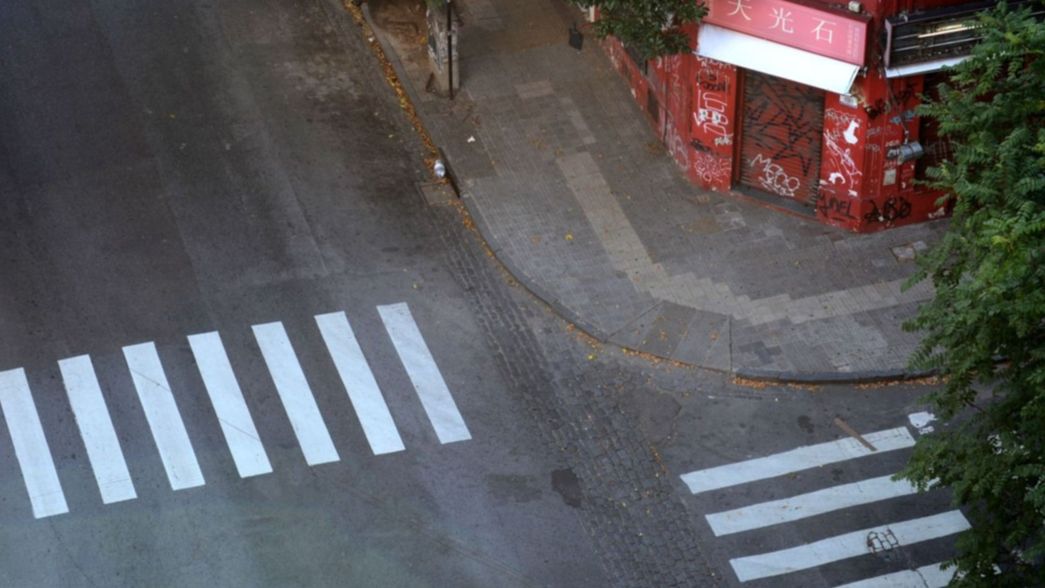 Coronavirus: estudian restringir horarios y otorgar autorizaciones para salir de casa