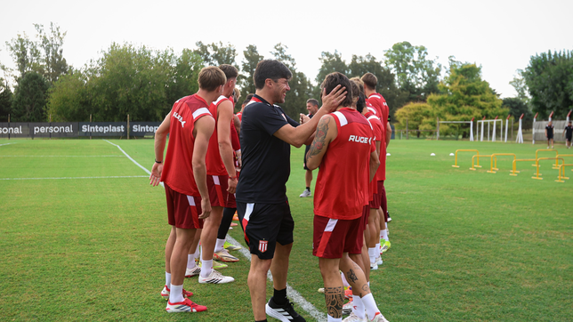 el reencuentro del cacique medina con viejos conocidos en estudiantes