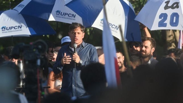 con un duro mensaje contra la oposicion, kicillof encabezo una mateada en plaza malvinas