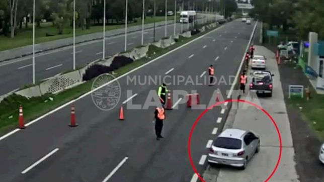 video: violo la cuarentena en la plata, transitaba sin el permiso y le secuestraron el auto