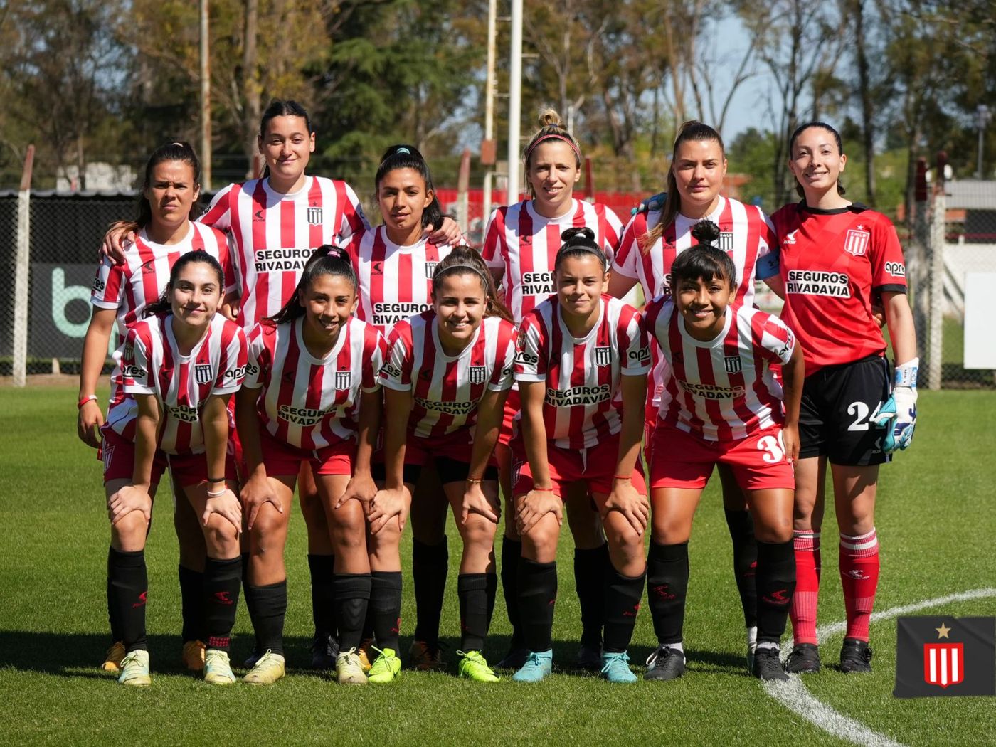 Estudiantes fútbol femenino.jpg