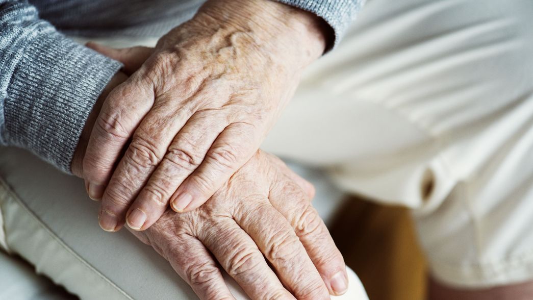 Un matrimonio de jubilados fue asaltado mientras descansaba: terminaron atados de pies y manos