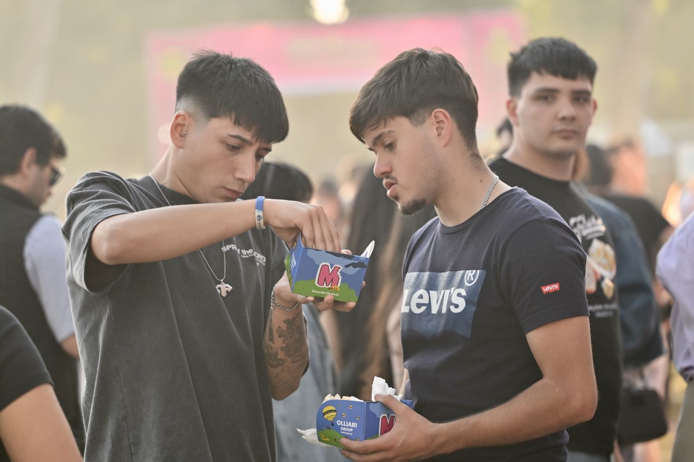 El Festival Morder reunió a miles de personas en La Plata, celebrando hamburguesas, música y la gastronomía local