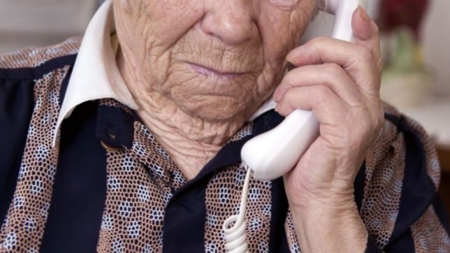 otro cuento del tio en la plata: estafaron a una jubilada y le robaron 25.000 dolares