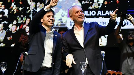 Con el paraguas del PJ, Alak sale a recorrer la provincia y suma millas