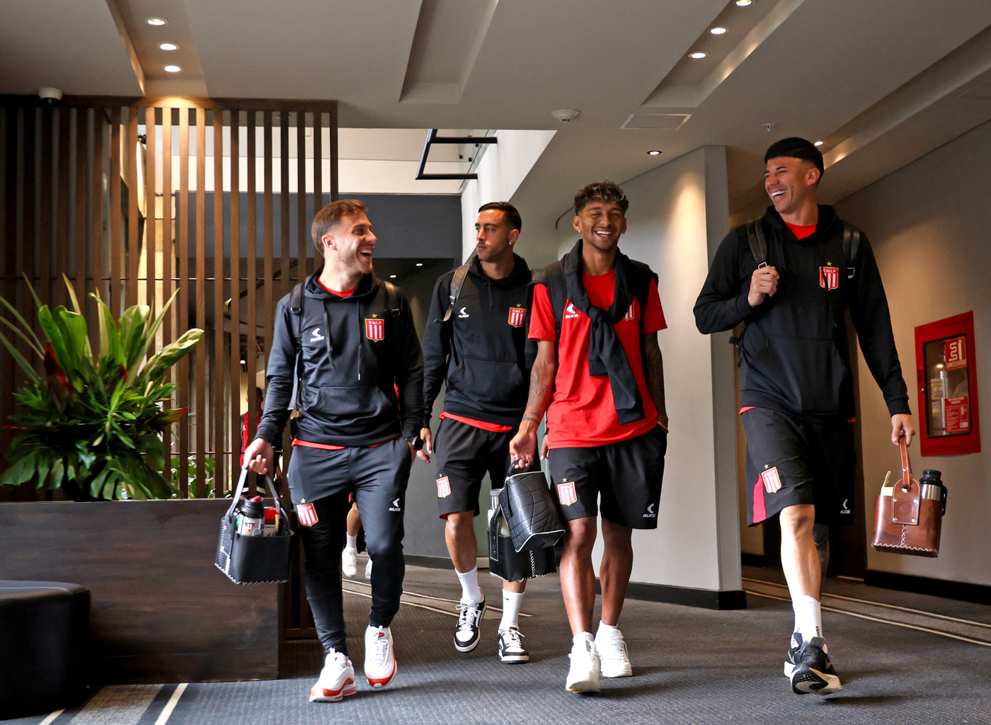 Estudiantes viaje hotel genérica.png